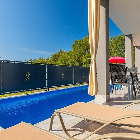 Beautiful Rhapsody With Pool In * Buzet