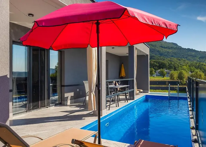 Beautiful Rhapsody With Pool In Vila Buzet
