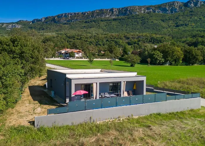 Beautiful Rhapsody With Pool In Buzet