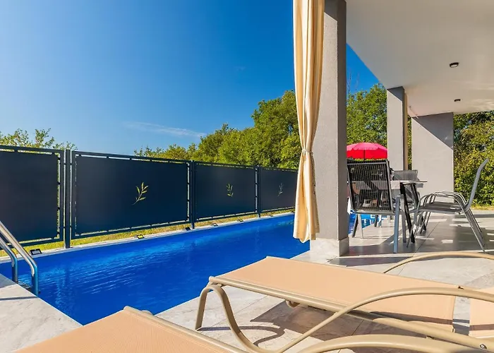 Beautiful Rhapsody With Pool In * Buzet