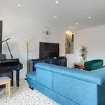 Beautiful Rhapsody With Pool In Vila
