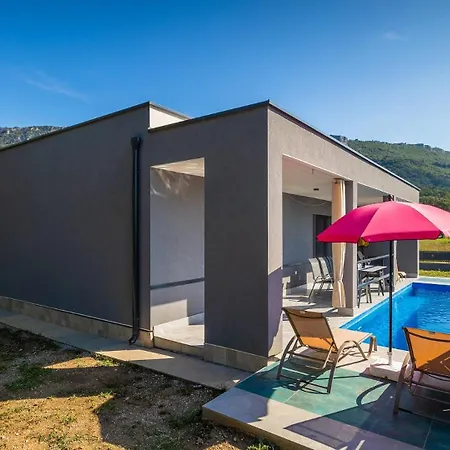 Vila Beautiful Rhapsody With Pool In *