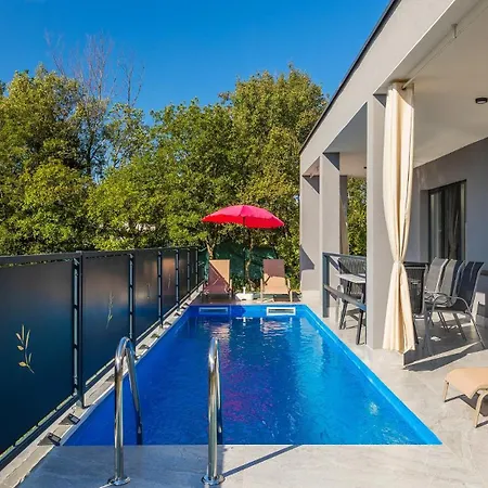 Beautiful Rhapsody With Pool In * Buzet