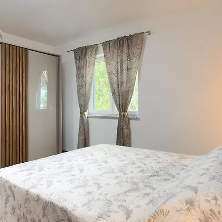Beautiful Rhapsody With Pool In * Buzet